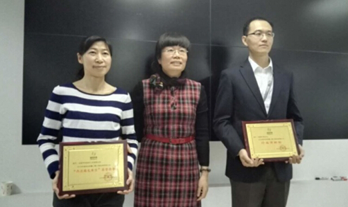 锐意进取1号娱乐梦  铿锵玫瑰巾帼风——记资源质量中心质量控制部部长丁秀兰1