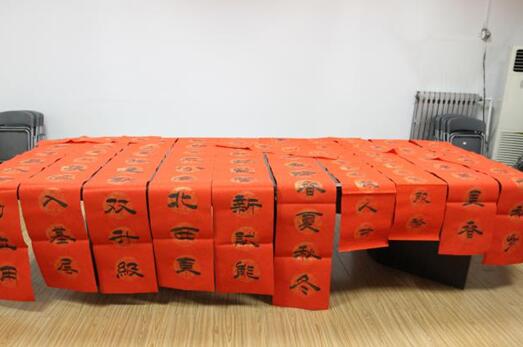 1号娱乐人：丹青亮彩写华章 翰墨飘香迎新春——1号娱乐科技“写春联、迎新春”