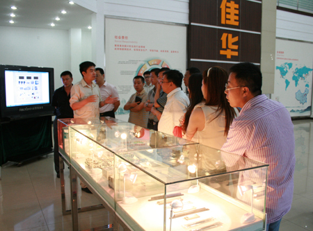 厦门大学EMBA山西班学员来1号娱乐科技参观考察1