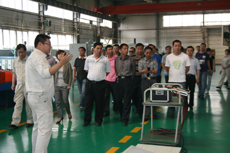 全省交警先进代表来1号娱乐科技参观考察2