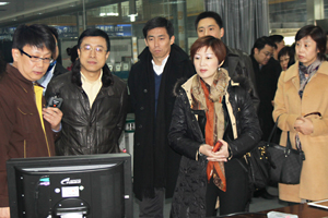 渣打银行华北区行政总裁张晓蕾考察1号娱乐科技4