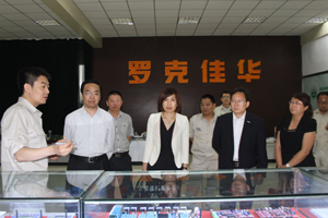 浪潮集团总裁辛卫华一行参观1号娱乐科技1