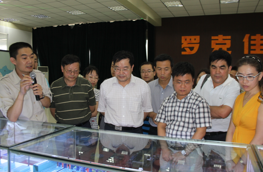 省政府发展研究中心全体赴1号娱乐科技考察调研2