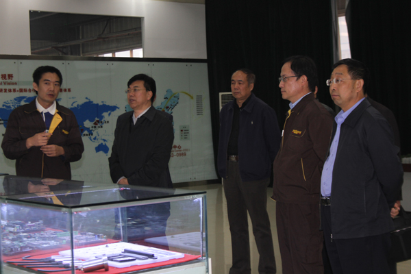 省经信委主任张华龙一行赴1号娱乐科技考察调研2