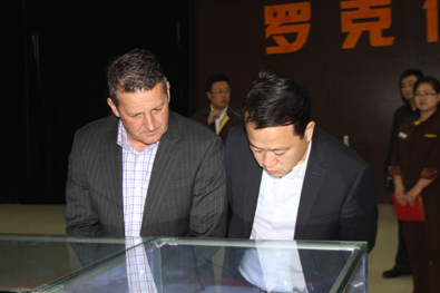 Molex全球副总裁Tony一行到1号娱乐科技参观1