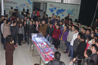 太原理工大学的莘莘学子来1号娱乐科技参观学习2