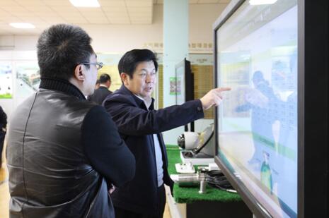 鄂尔多斯市环境保护局领导考察1号娱乐科技大气监测技术6