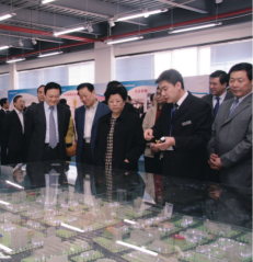 国务委员陈至立考察1号娱乐科技公司1