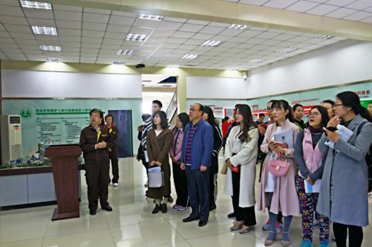 学府园区及区内各党支部赴1号娱乐科技开展党建交流1