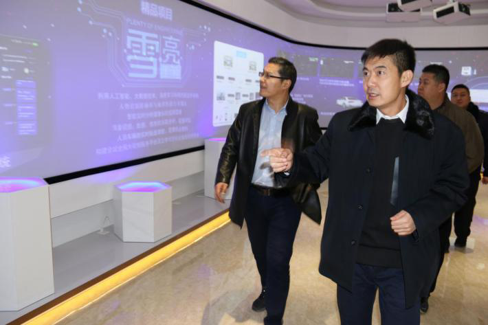 通州台湖领导莅临1号娱乐科技参观考察3