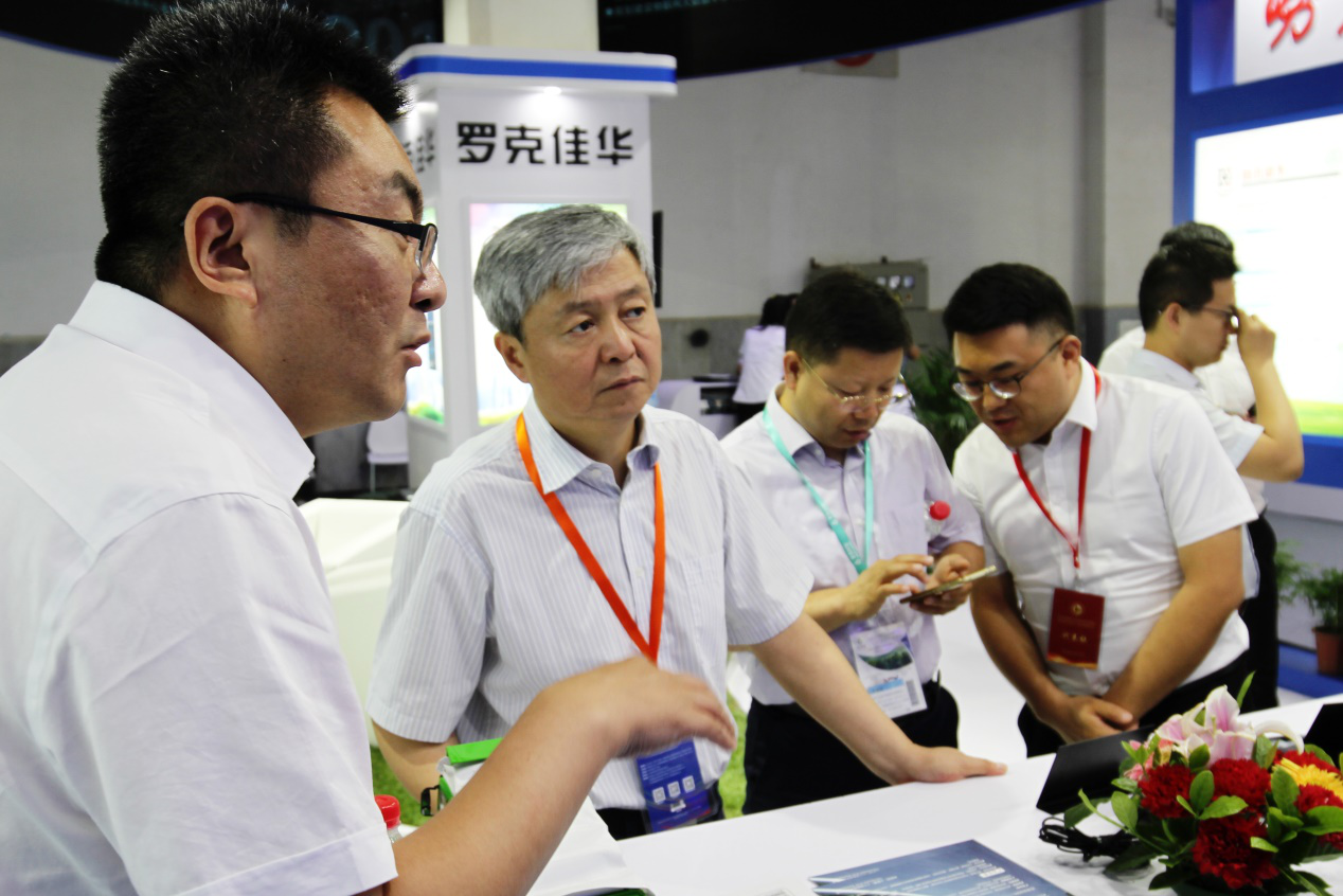 国家生态环境部科技标准司司长邹首民一行莅临1号娱乐展位视察