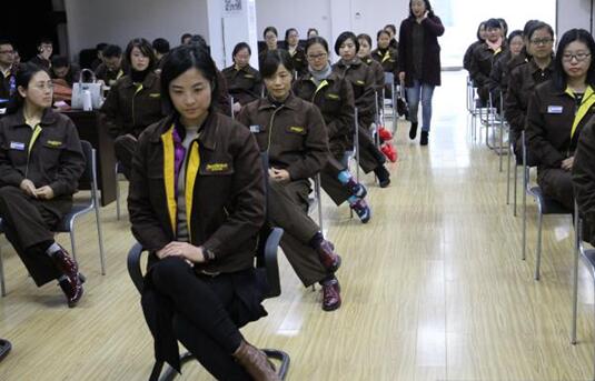 1号娱乐人：开展讲解礼仪培训 强化员工职业素养