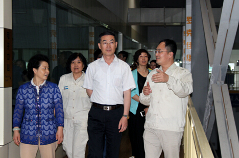 省女职工劳动保护条例调研组一行莅临1号娱乐科技2