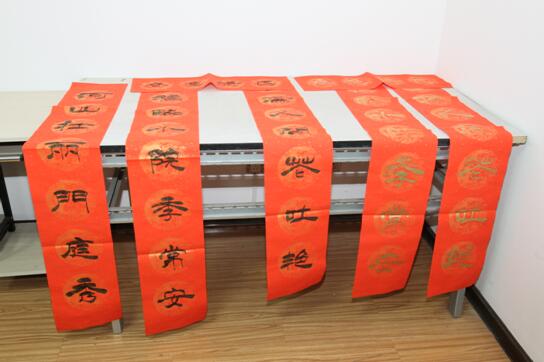 1号娱乐人：丹青亮彩写华章 翰墨飘香迎新春——1号娱乐科技“写春联、迎新春”