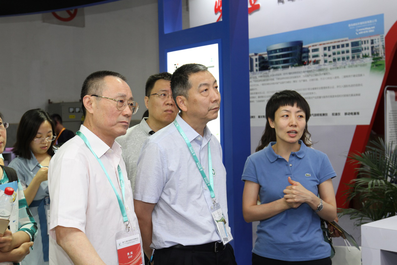 国家生态环境部信息中心副主任杨子江一行莅临1号娱乐展位视察