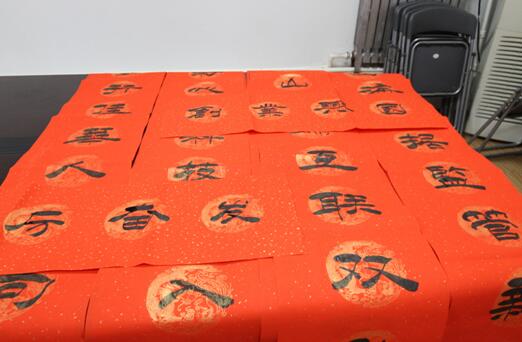 1号娱乐人：丹青亮彩写华章 翰墨飘香迎新春——1号娱乐科技“写春联、迎新春”