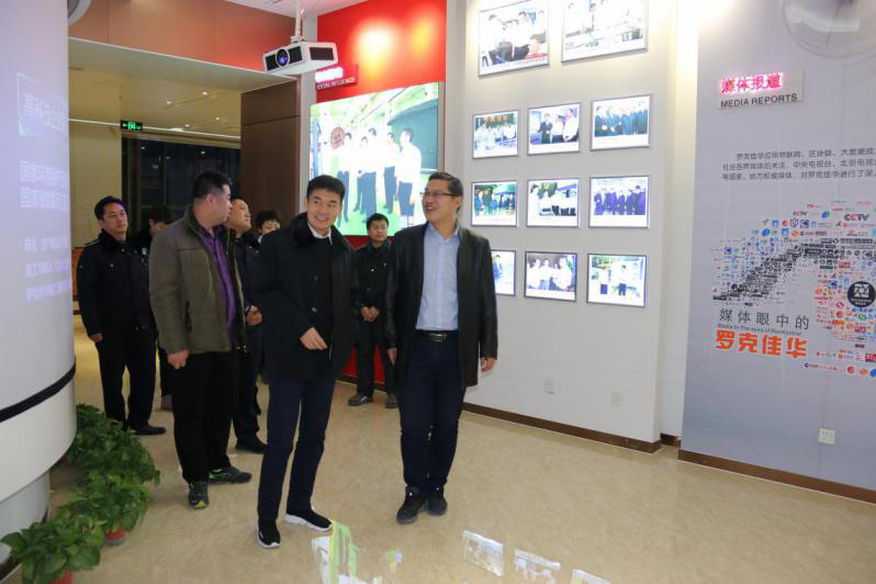 通州台湖领导莅临1号娱乐科技参观考察1