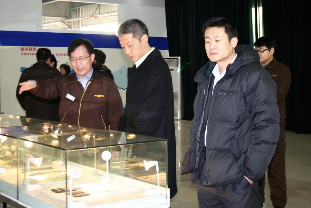 中星微电子总裁金兆玮参观1号娱乐科技