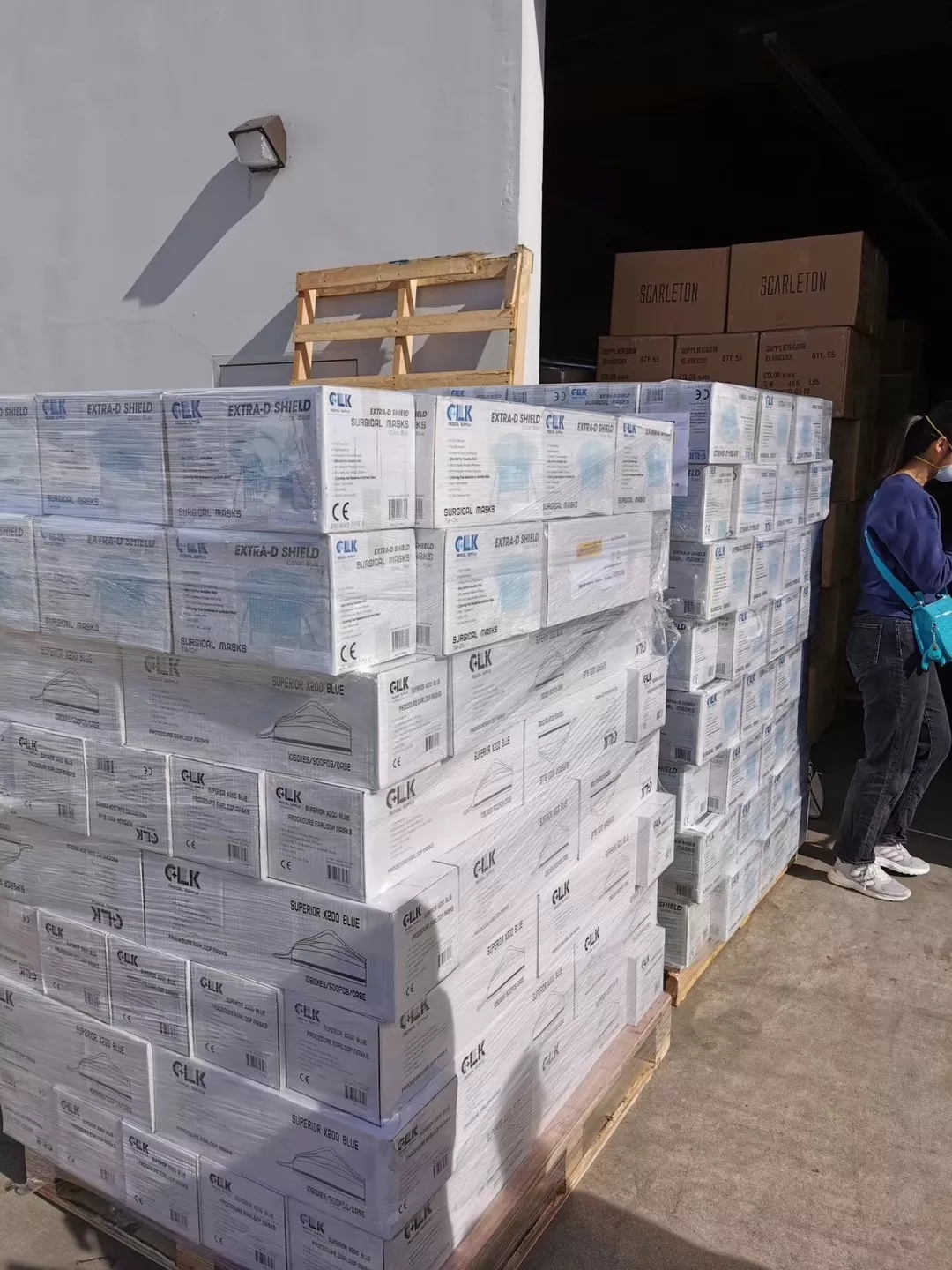 1号娱乐科技工会携手行政积极组织海外募集为武汉捐助防疫医疗物资3